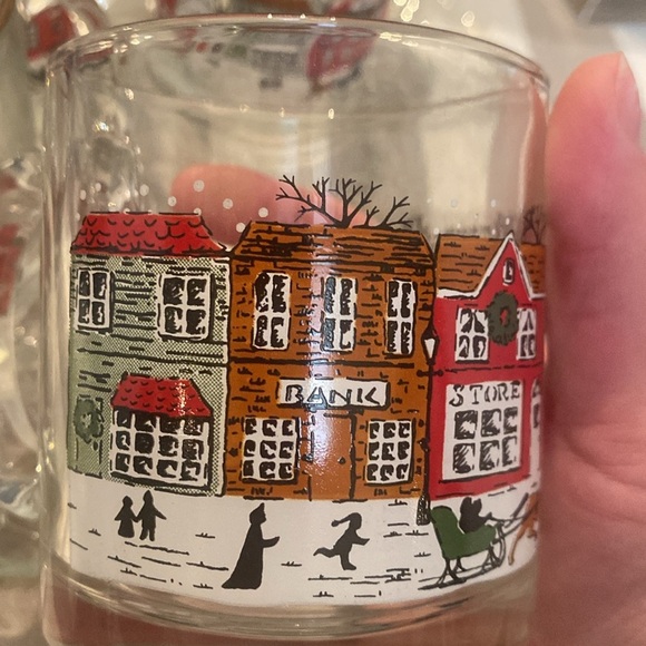 Set of 4 vintage Libbey glass mugs made in USA Christmas town scene w/gold rim - Picture 5 of 6